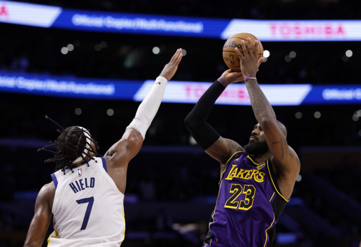 LeBron James becomes oldest player to score 40 points in NBA history, dropping 42 in Lakers' victory